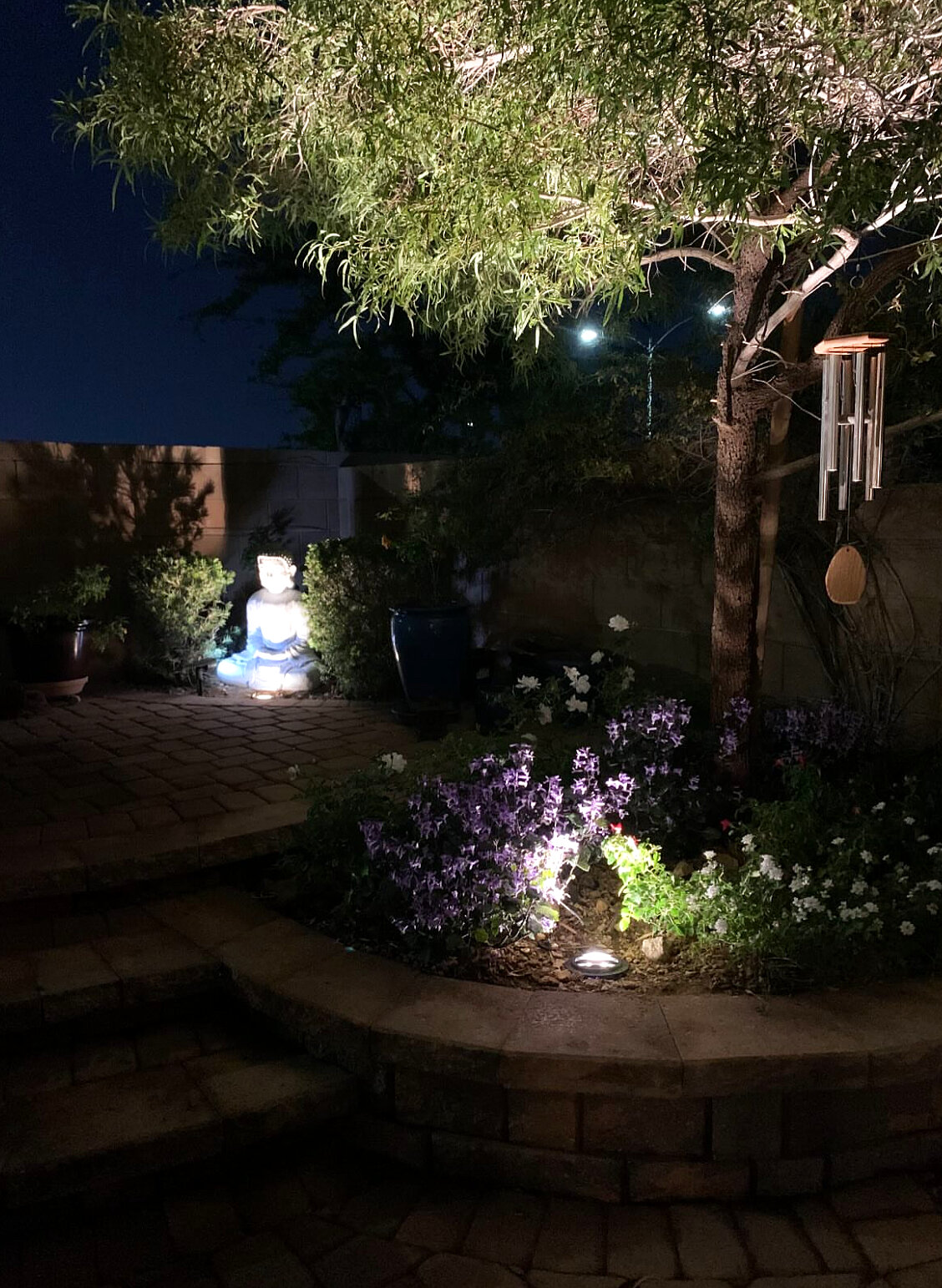 Landscape lighting with flower bed